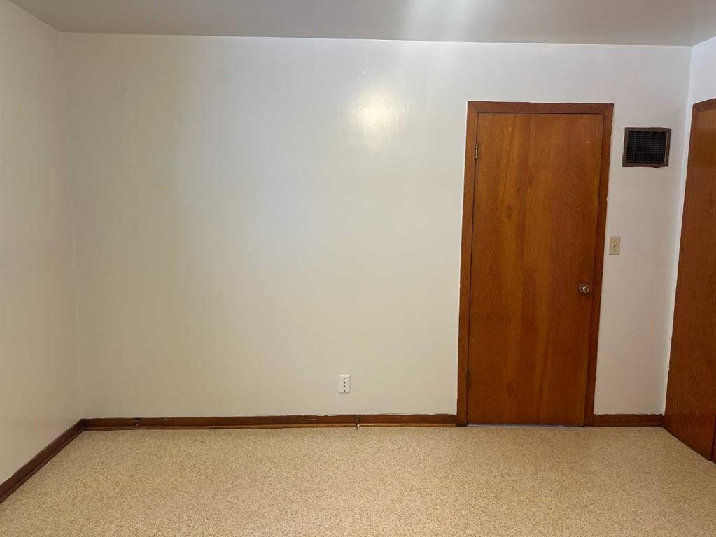 114 3 Avenue North, Vauxhall, AB - Indoor Photo Showing Other Room