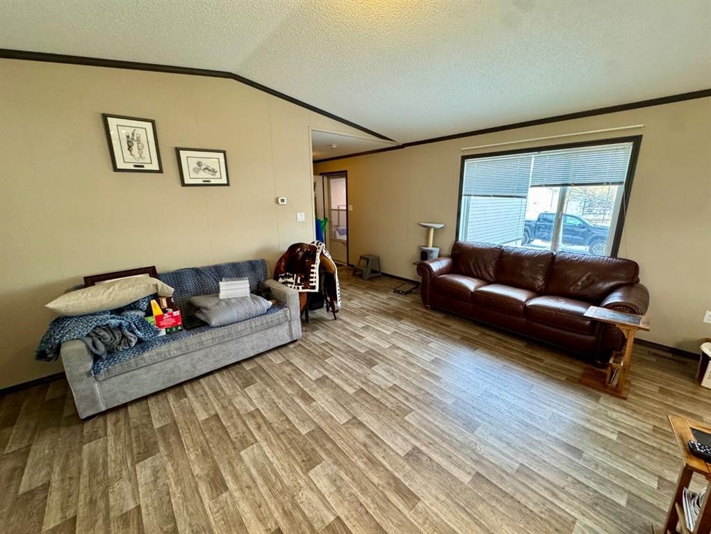 95041A Hwy 2, Fort Macleod, AB - Indoor Photo Showing Living Room