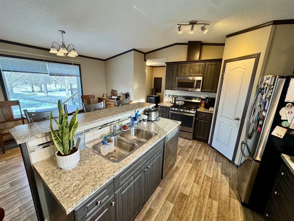 95041A Hwy 2, Fort Macleod, AB - Indoor Photo Showing Kitchen With Double Sink