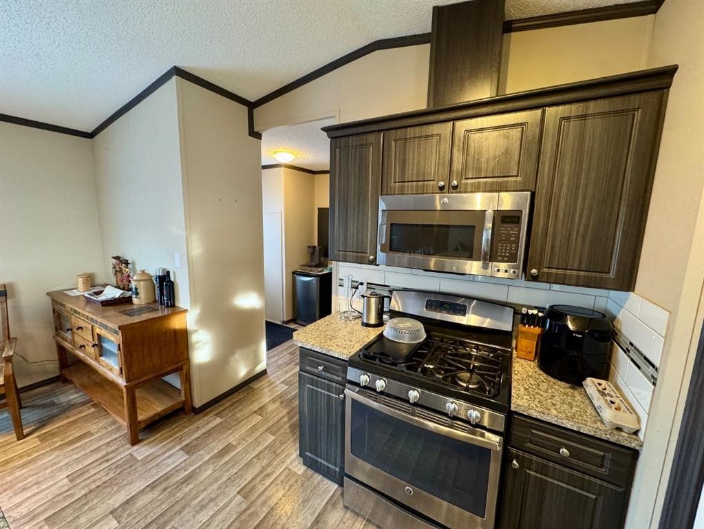 95041A Hwy 2, Fort Macleod, AB - Indoor Photo Showing Kitchen