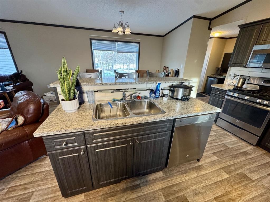 95041A Hwy 2, Fort Macleod, AB - Indoor Photo Showing Kitchen With Double Sink