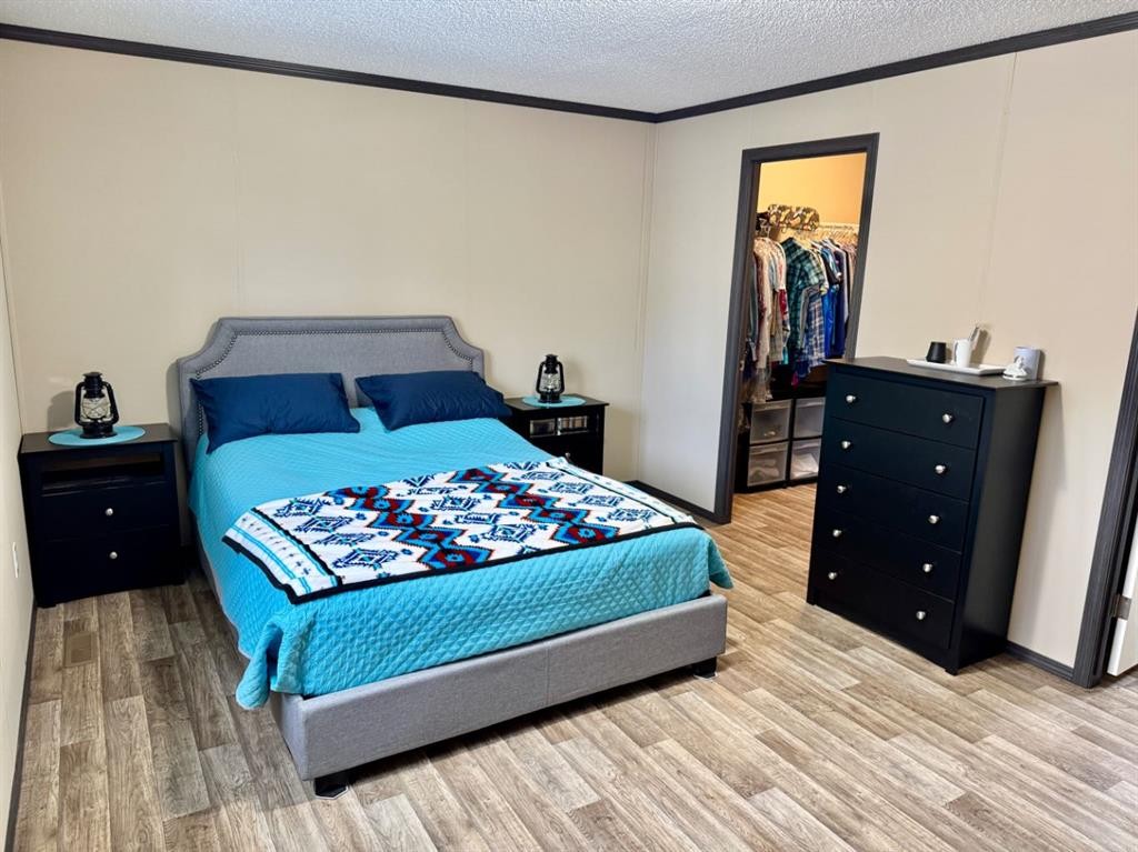 95041A Hwy 2, Fort Macleod, AB - Indoor Photo Showing Bedroom