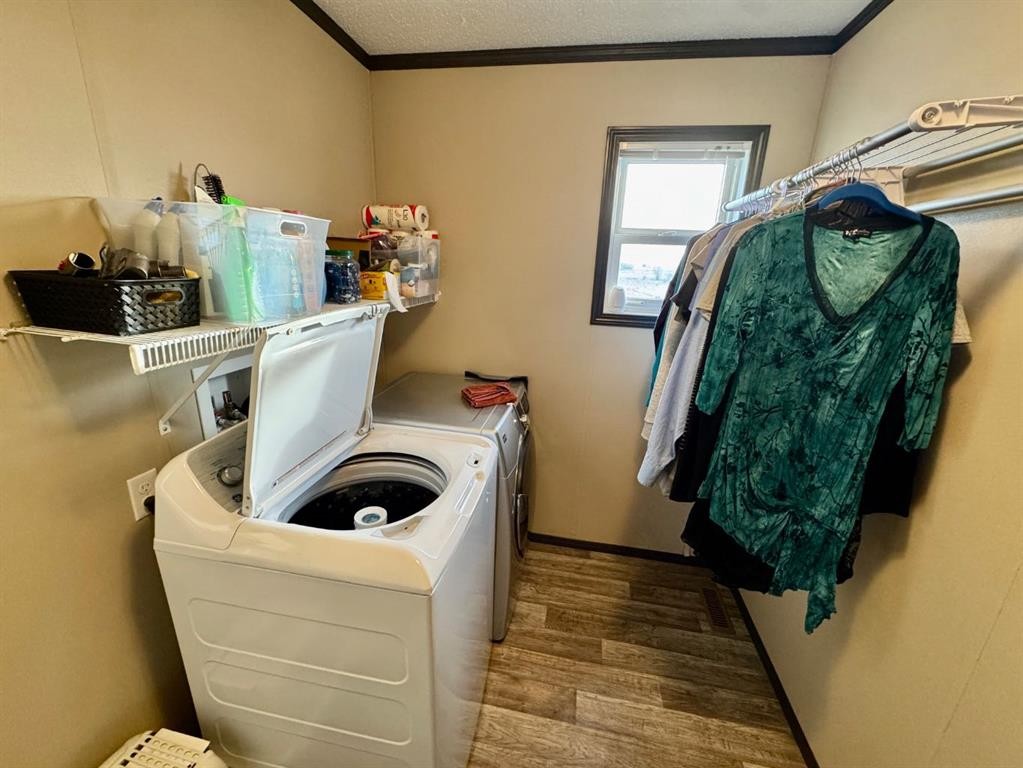 95041A Hwy 2, Fort Macleod, AB - Indoor Photo Showing Laundry Room