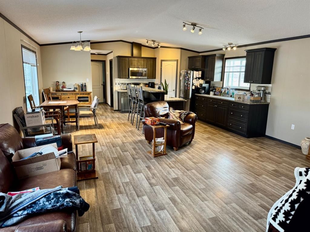 95041A Hwy 2, Fort Macleod, AB - Indoor