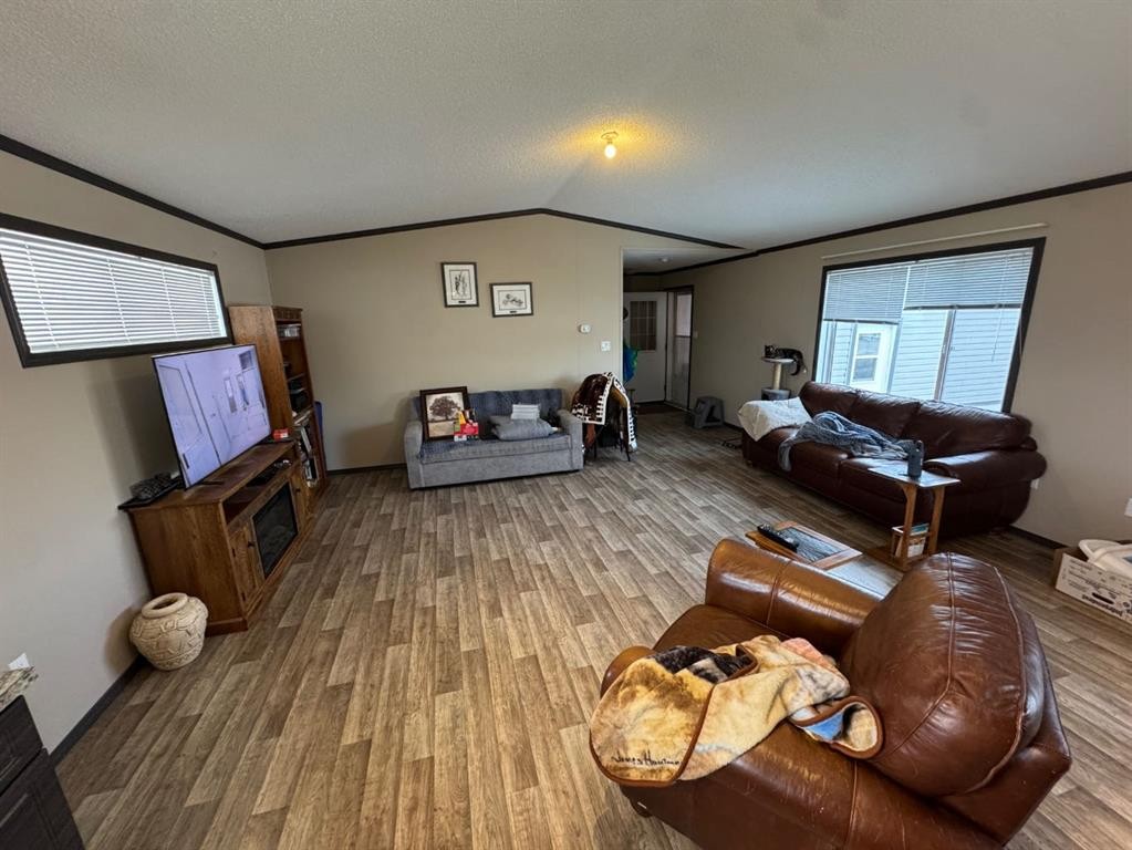 95041A Hwy 2, Fort Macleod, AB - Indoor