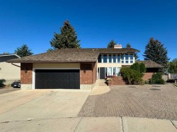 133 Laval Court WEST Lethbridge, AB T1K 4G2