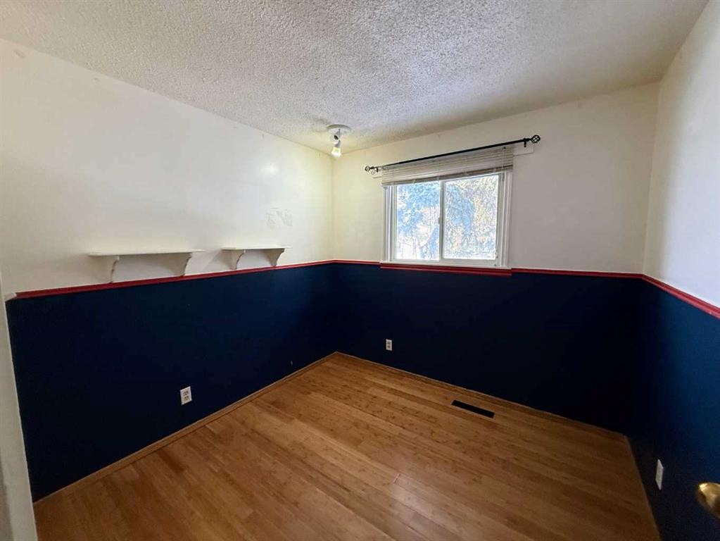 222 Eagle Road North, Lethbridge, AB - Indoor Photo Showing Other Room