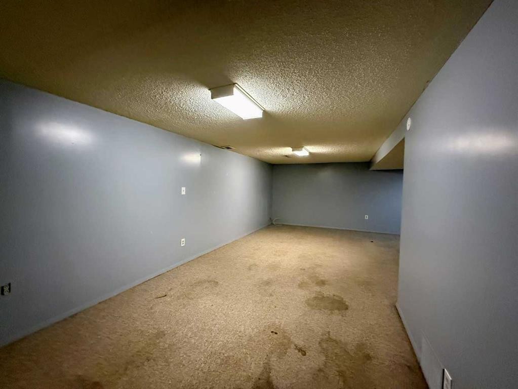 222 Eagle Road North, Lethbridge, AB - Indoor Photo Showing Other Room