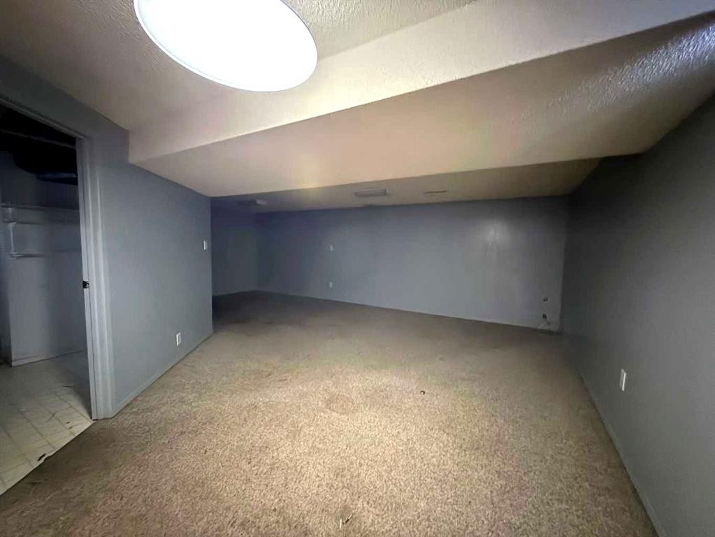 222 Eagle Road North, Lethbridge, AB - Indoor