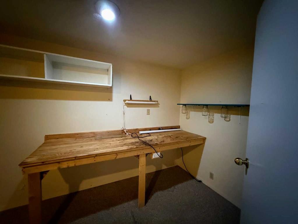 222 Eagle Road North, Lethbridge, AB - Indoor Photo Showing Other Room