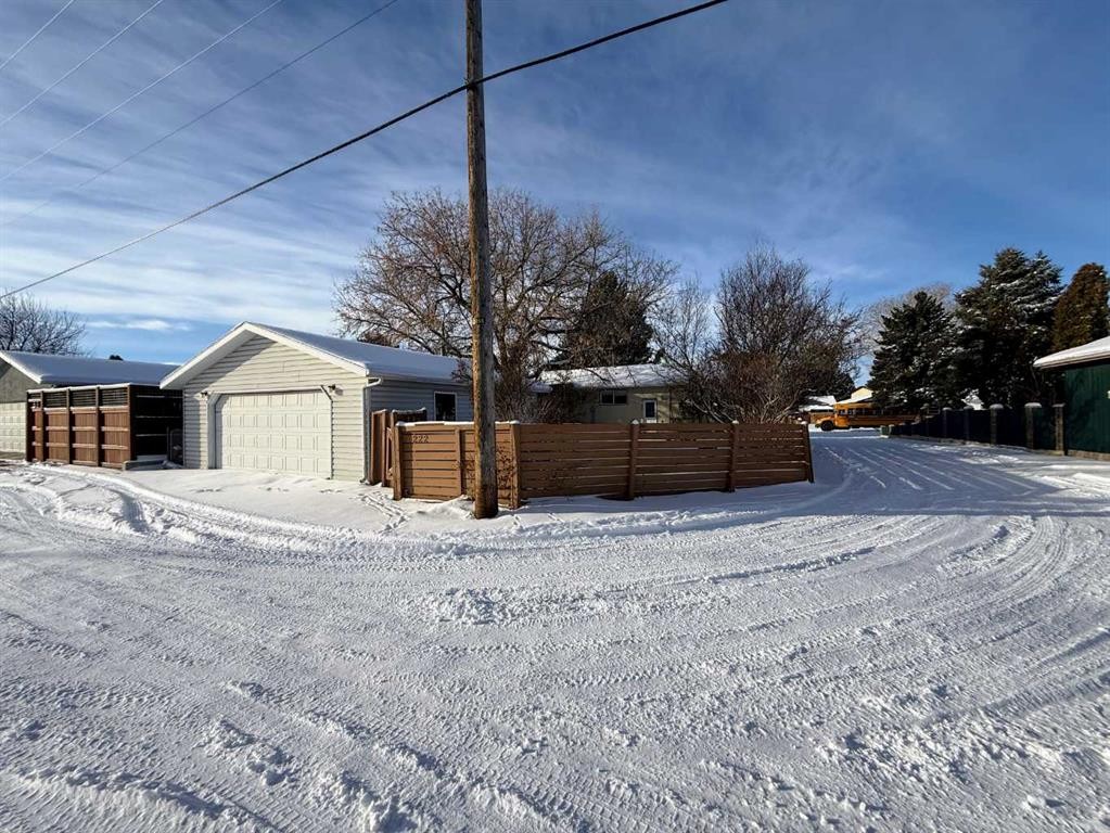 222 Eagle Road North, Lethbridge, AB - Outdoor