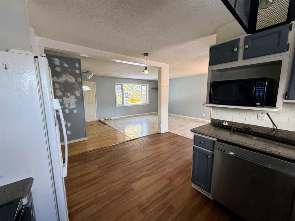 222 Eagle Road North, Lethbridge, AB - Indoor With Fireplace