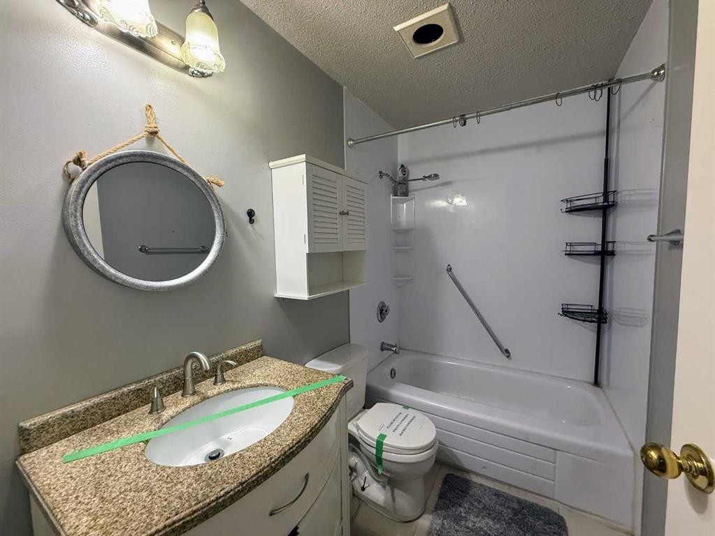 222 Eagle Road North, Lethbridge, AB - Indoor Photo Showing Bathroom