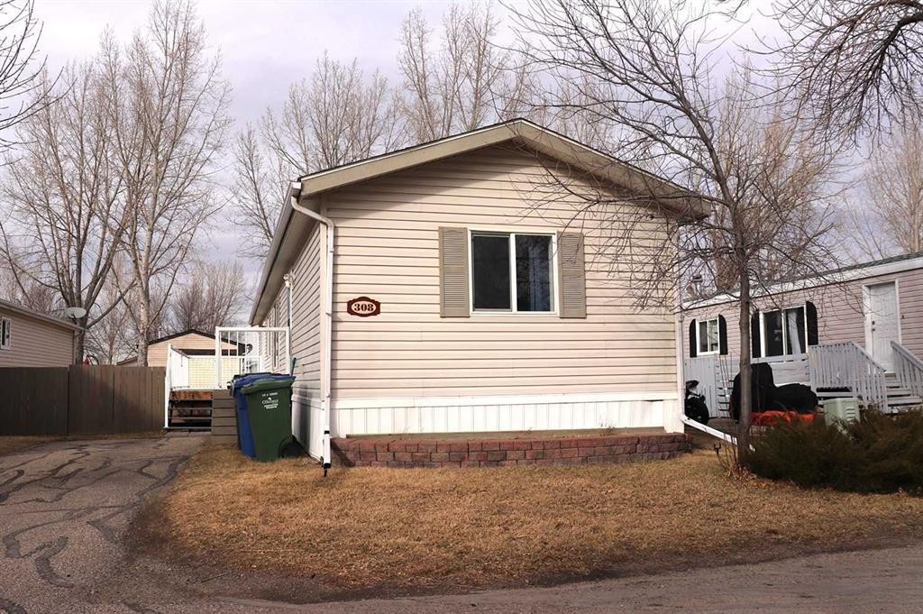 308 Station Boulevard, Coaldale, AB