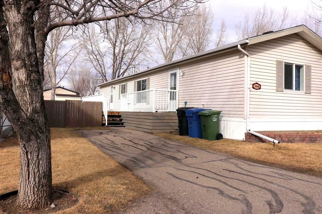 308 Station Boulevard, Coaldale, AB