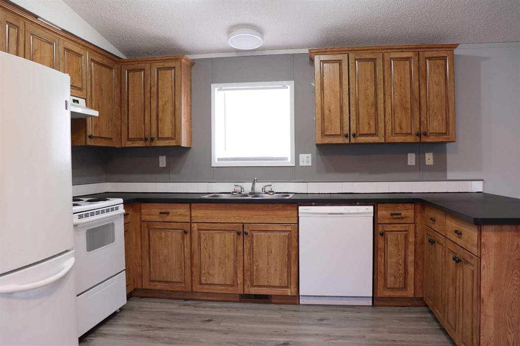 308 Station Boulevard, Coaldale, AB
