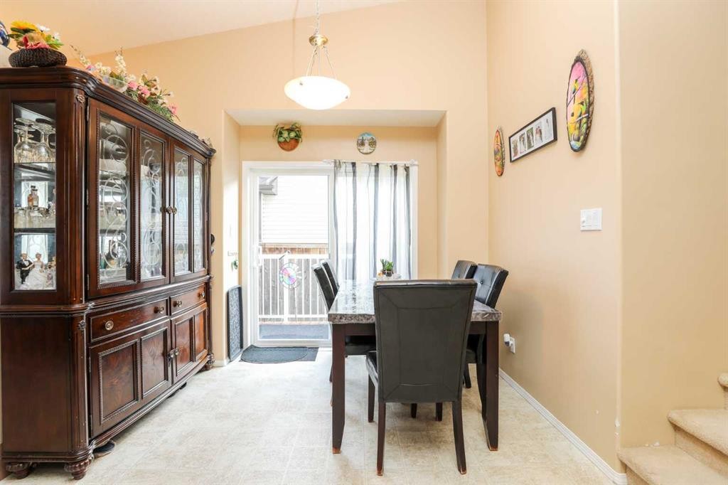 52 Lynx Road North, Lethbridge, AB - Indoor Photo Showing Dining Room
