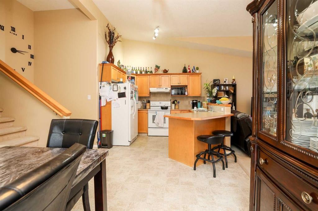 52 Lynx Road North, Lethbridge, AB - Indoor Photo Showing Office