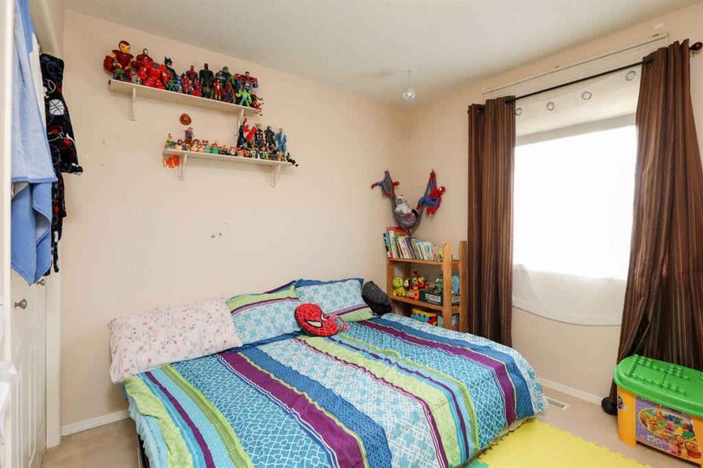 52 Lynx Road North, Lethbridge, AB - Indoor Photo Showing Bedroom