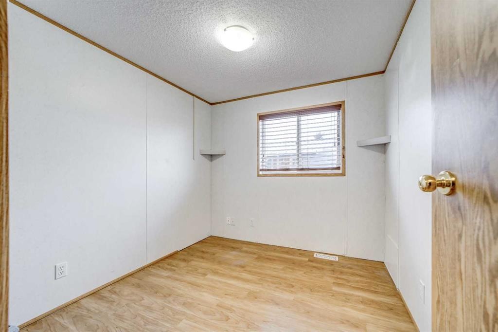 27 Westover Crescent West, Claresholm, AB - Indoor Photo Showing Other Room