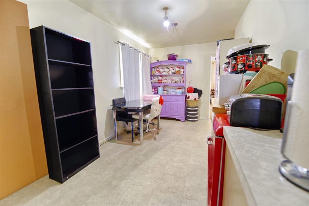 451 19 Street North, Lethbridge, AB - Indoor Photo Showing Other Room