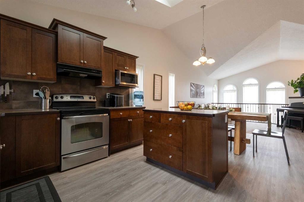 148 Coalbanks Boulevard West, Lethbridge, AB - Indoor Photo Showing Kitchen