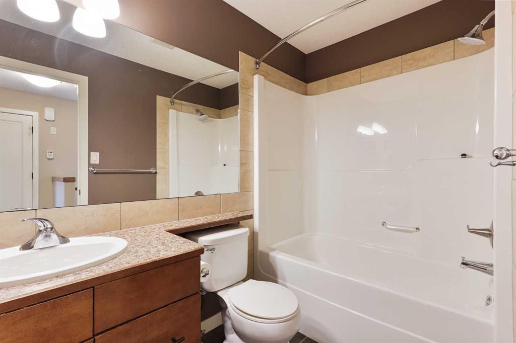 203 Haru Moriyama Place North, Lethbridge, AB - Indoor Photo Showing Bathroom
