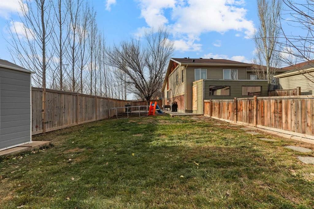 203 Haru Moriyama Place North, Lethbridge, AB - Outdoor