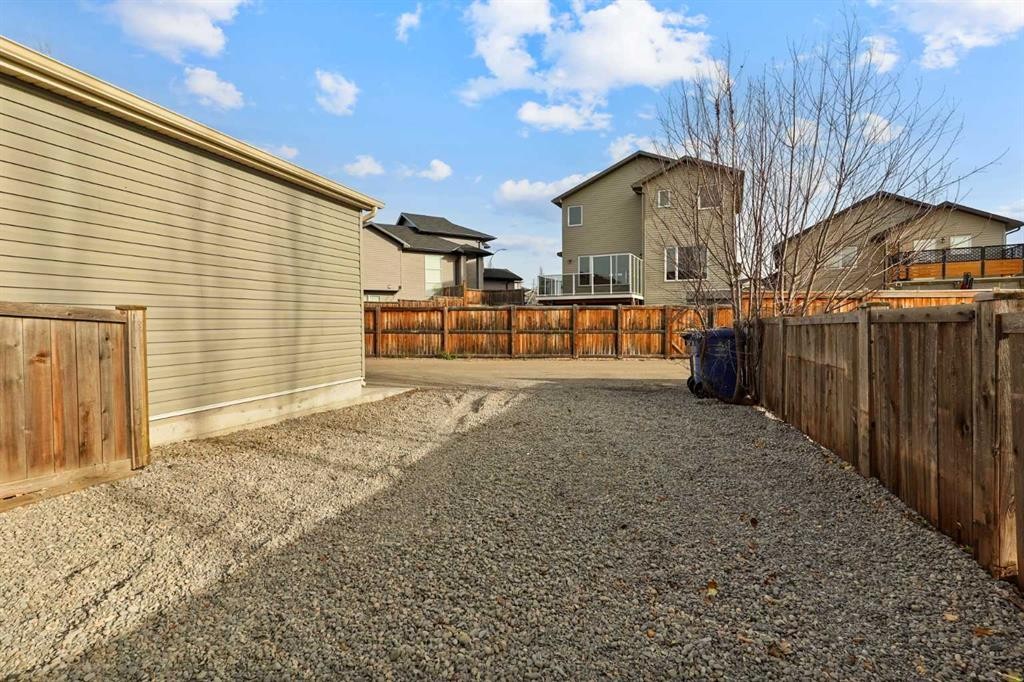 203 Haru Moriyama Place North, Lethbridge, AB - Outdoor