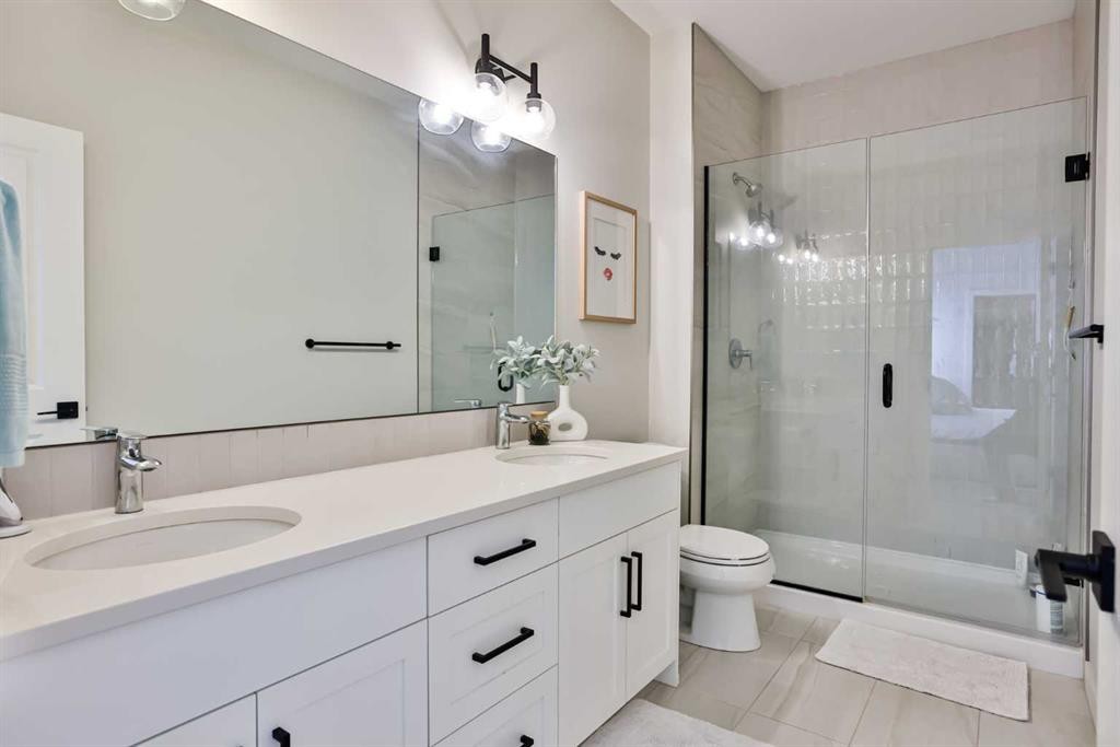 549 Riverhills Way West, Lethbridge, AB - Indoor Photo Showing Bathroom