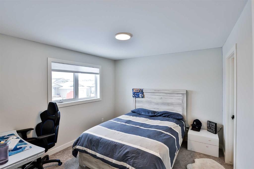 549 Riverhills Way West, Lethbridge, AB - Indoor Photo Showing Bedroom