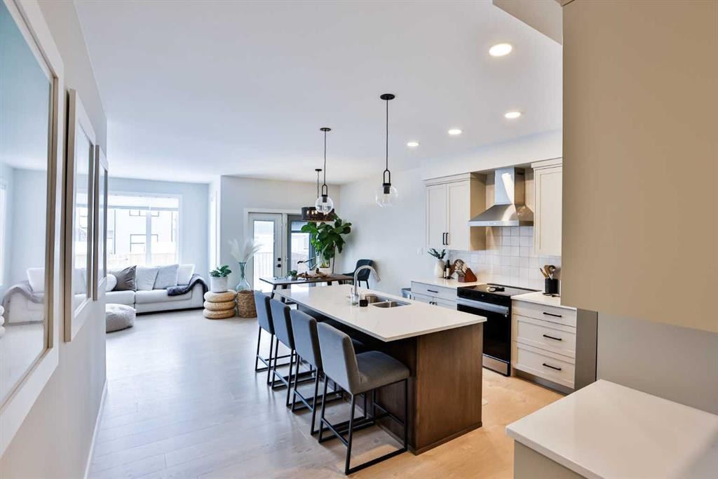549 Riverhills Way West, Lethbridge, AB - Indoor Photo Showing Kitchen With Double Sink With Upgraded Kitchen