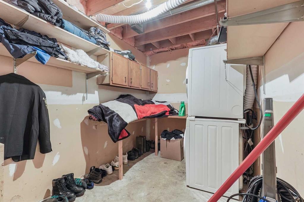 55 Chippewa Crescent West, Lethbridge, AB - Indoor With Storage