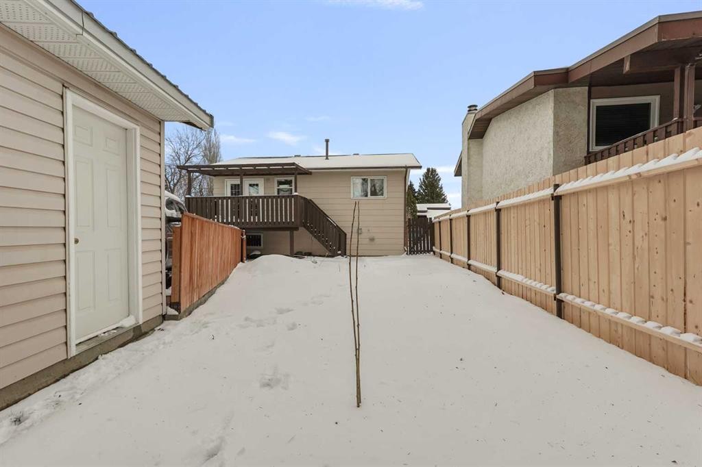 55 Chippewa Crescent West, Lethbridge, AB - Outdoor With Exterior