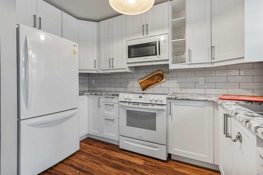 55 Chippewa Crescent West, Lethbridge, AB - Indoor Photo Showing Kitchen