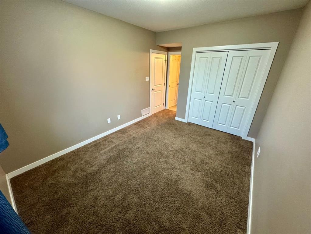 2-189 Silkstone Road West, Lethbridge, AB - Indoor Photo Showing Other Room