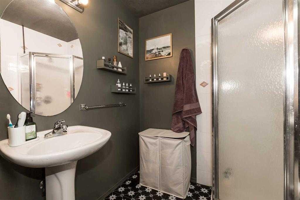 195 Cowichan Court West, Lethbridge, AB