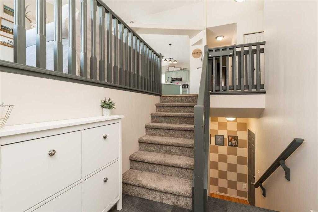 195 Cowichan Court West, Lethbridge, AB