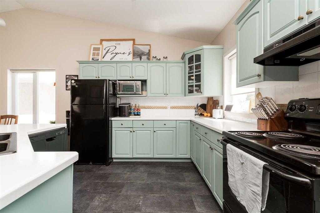 195 Cowichan Court West, Lethbridge, AB