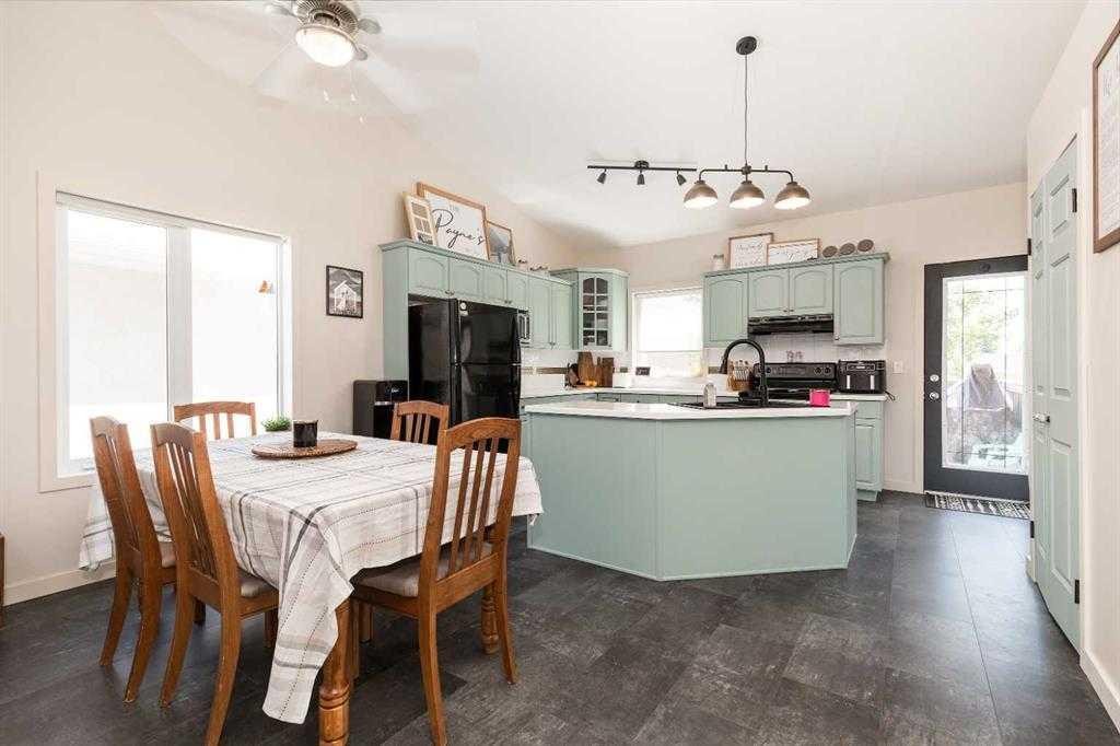 195 Cowichan Court West, Lethbridge, AB