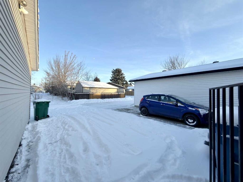 33 Greenview Close North, Lethbridge, AB - Outdoor