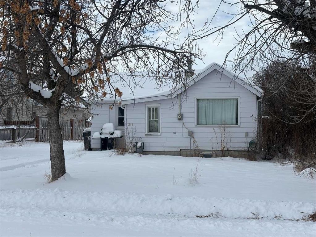 316 Broadway Street North, Raymond, AB - Outdoor