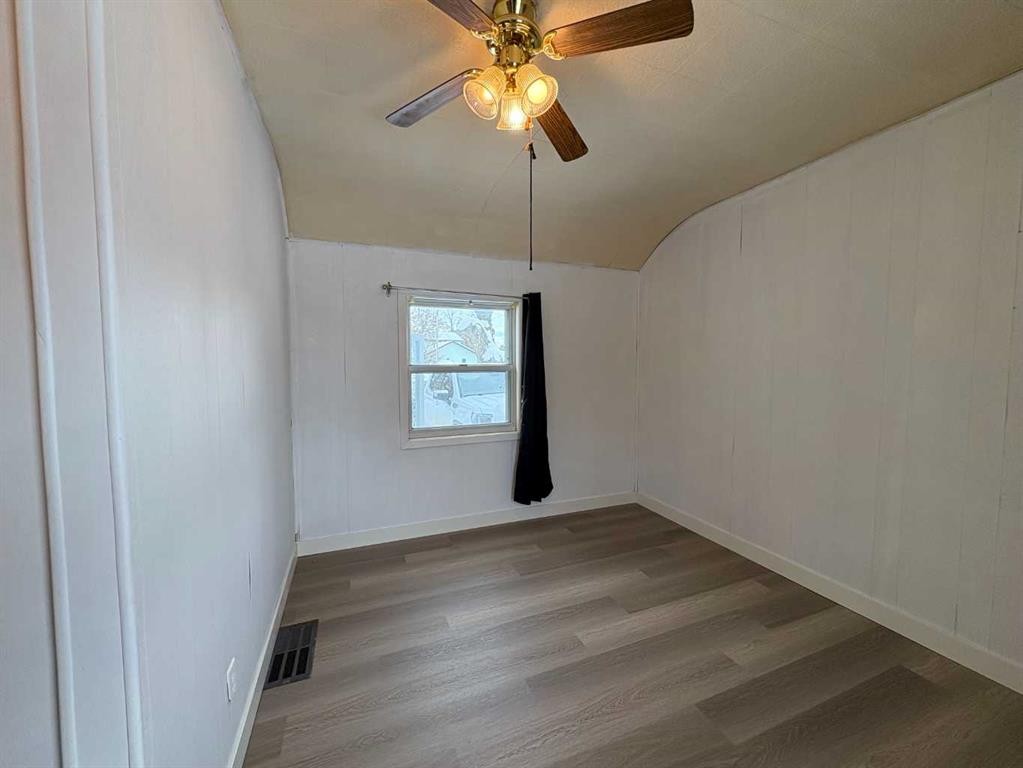 316 Broadway Street North, Raymond, AB - Indoor Photo Showing Other Room