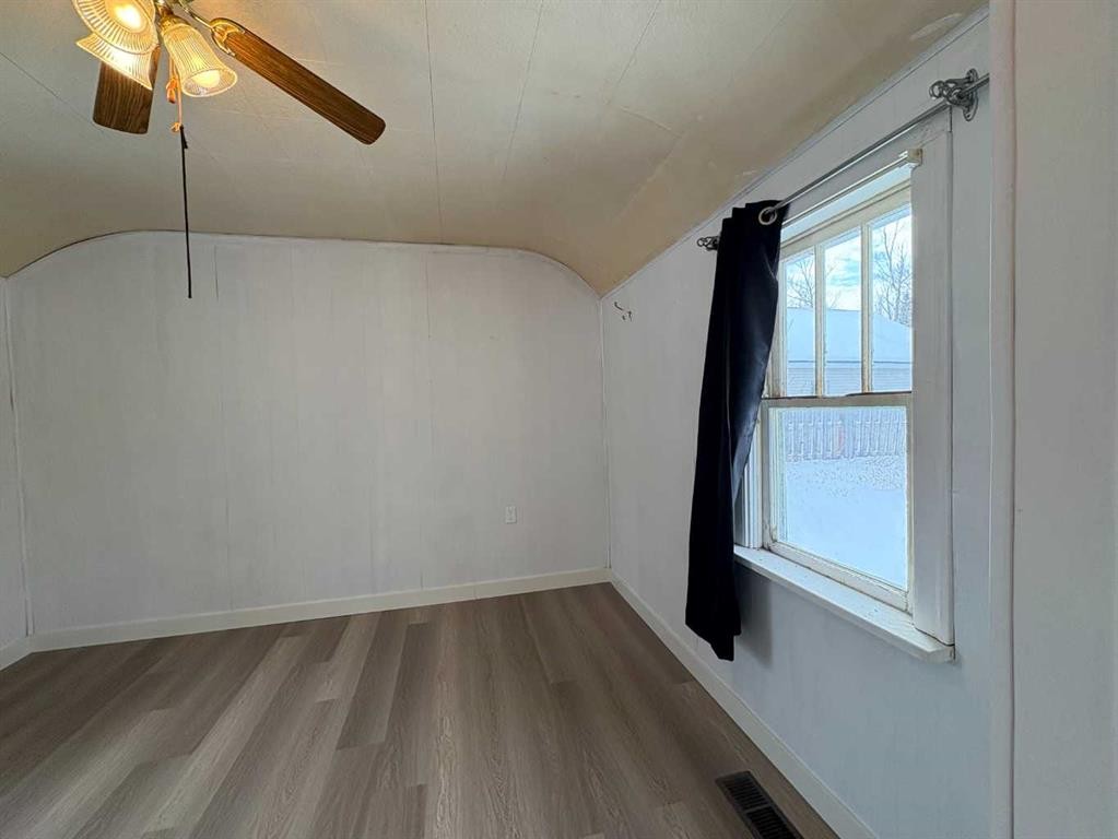 316 Broadway Street North, Raymond, AB - Indoor Photo Showing Other Room