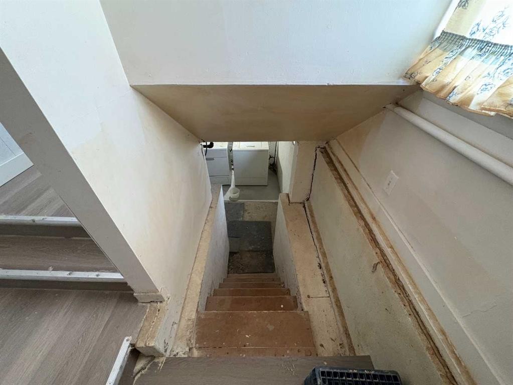 316 Broadway Street North, Raymond, AB - Indoor Photo Showing Other Room