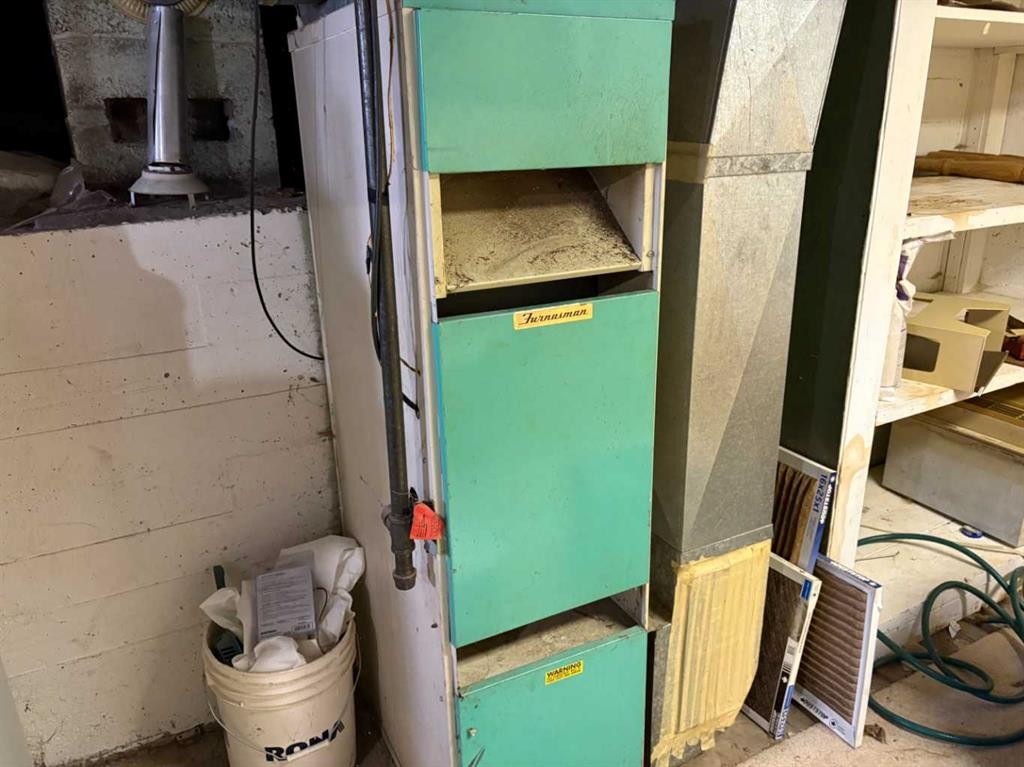 316 Broadway Street North, Raymond, AB - Indoor Photo Showing Basement