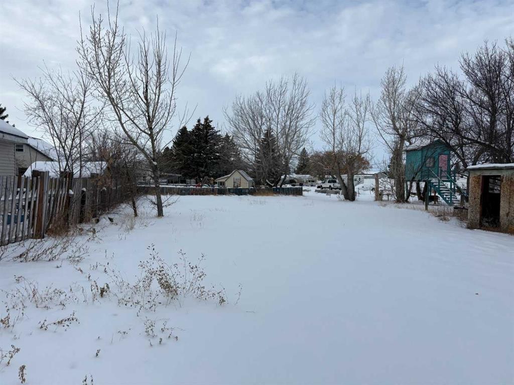 316 Broadway Street North, Raymond, AB - Outdoor