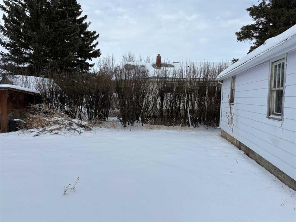 316 Broadway Street North, Raymond, AB - Outdoor