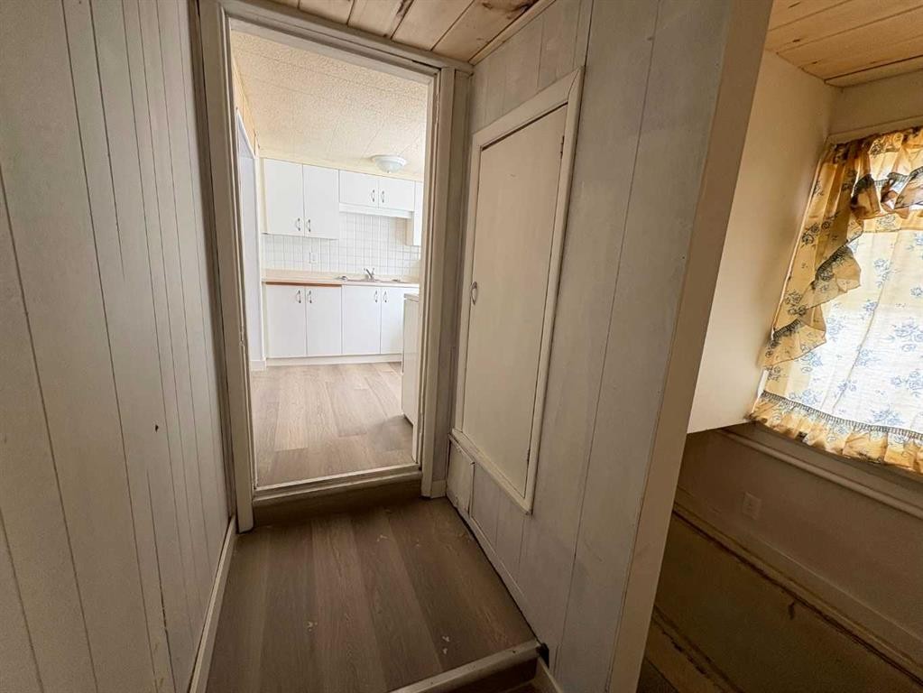 316 Broadway Street North, Raymond, AB - Indoor Photo Showing Other Room