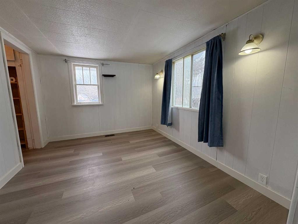 316 Broadway Street North, Raymond, AB - Indoor Photo Showing Other Room